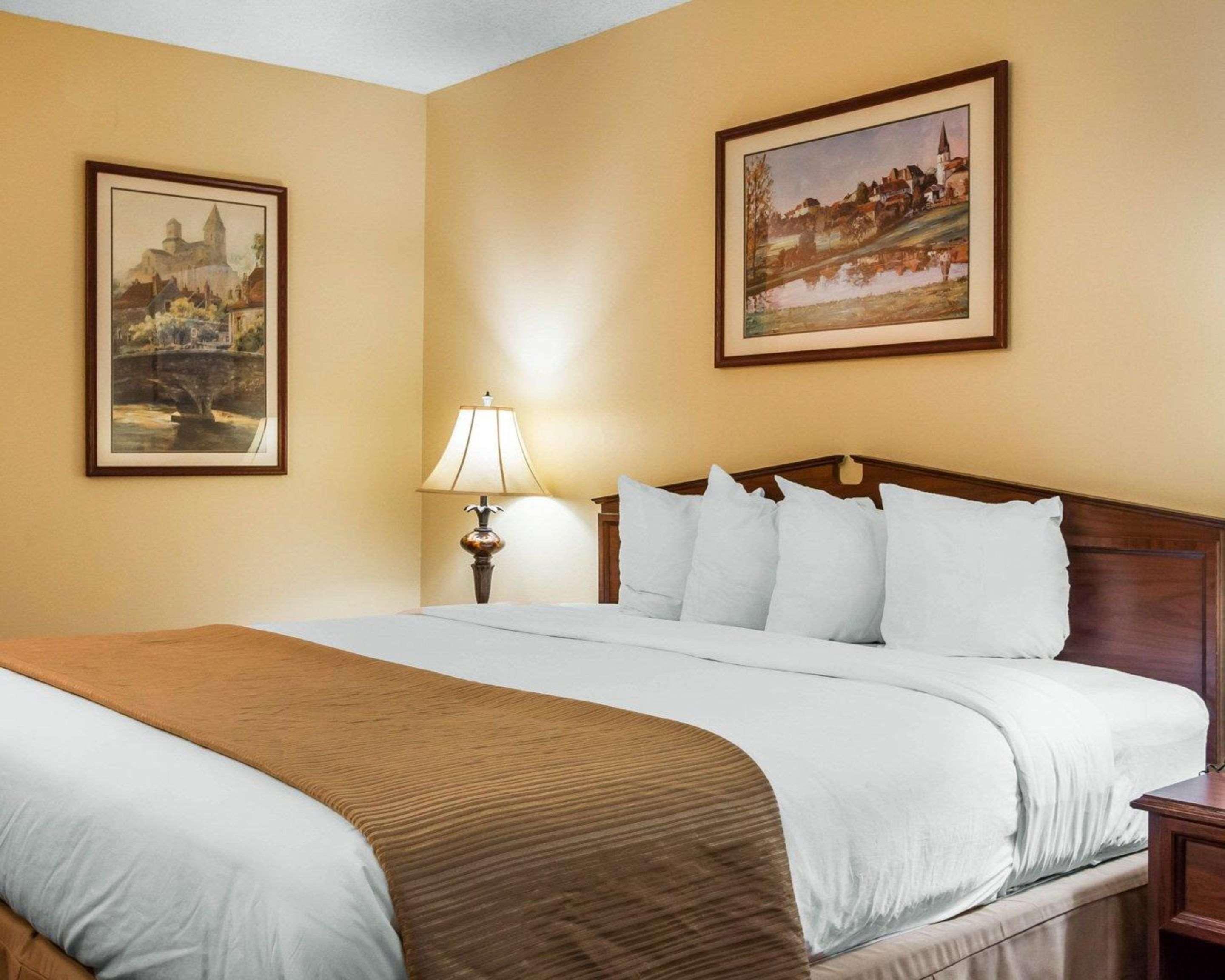 Baymont By Wyndham Selma Hotel Exterior photo