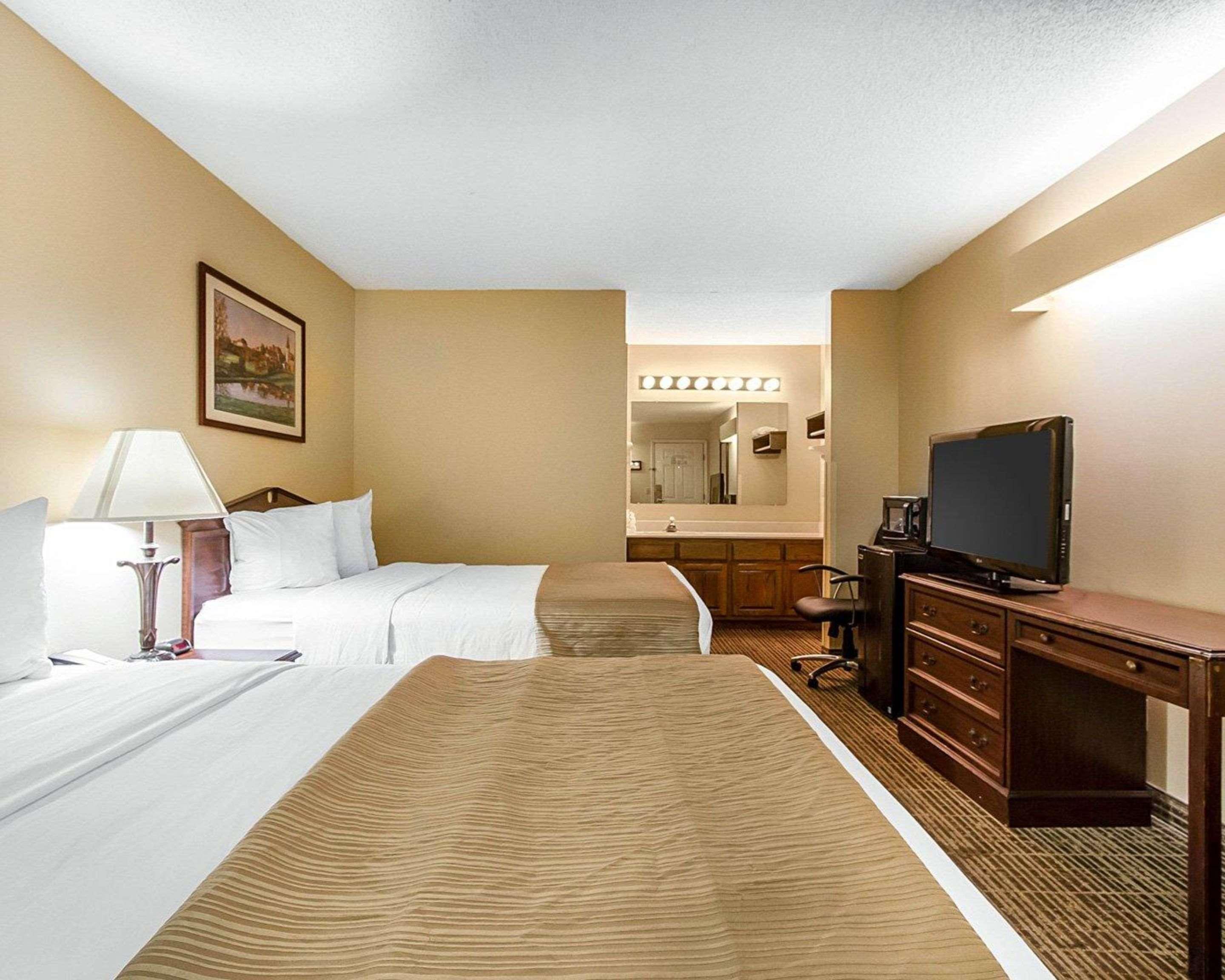 Baymont By Wyndham Selma Hotel Exterior photo