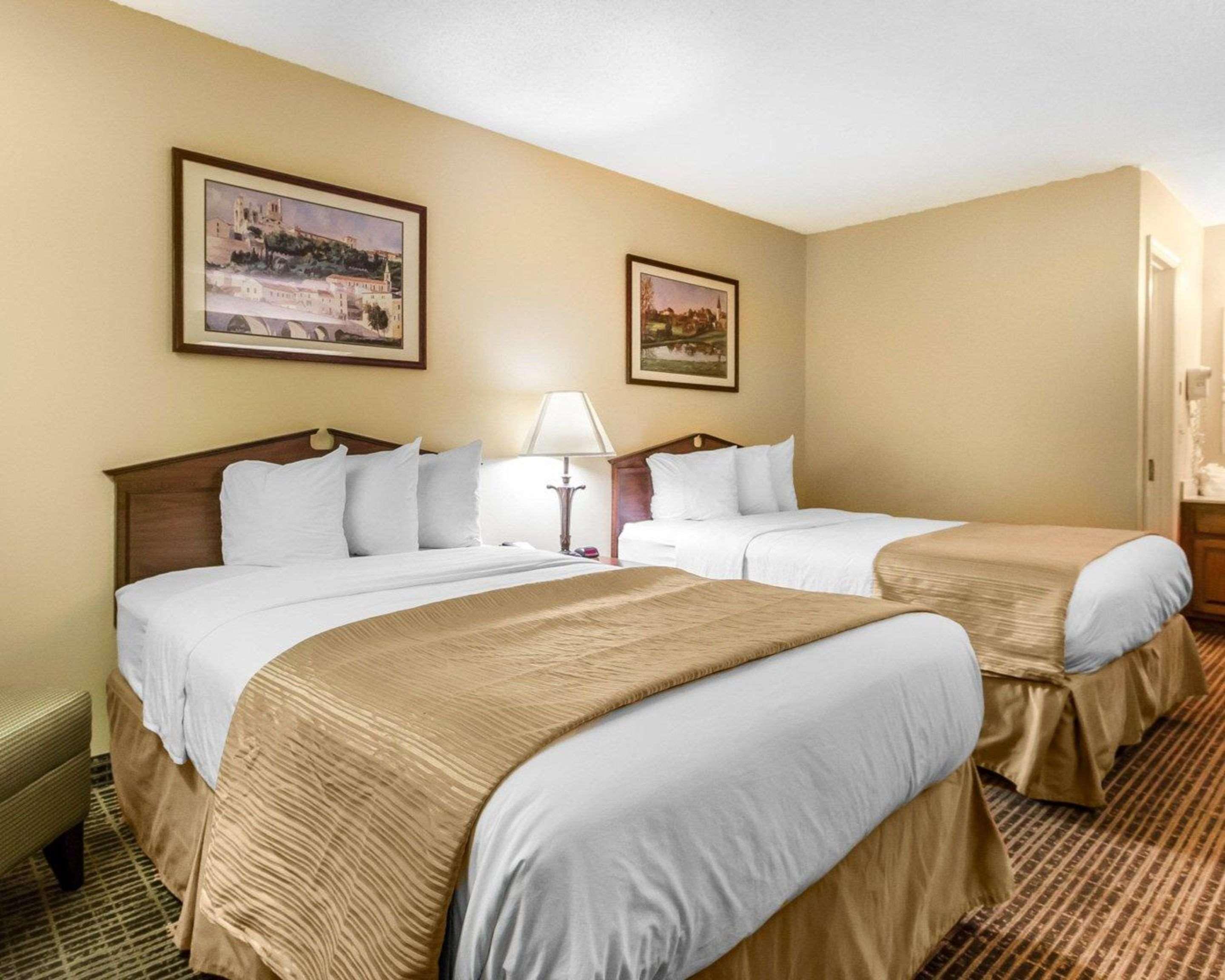 Baymont By Wyndham Selma Hotel Exterior photo