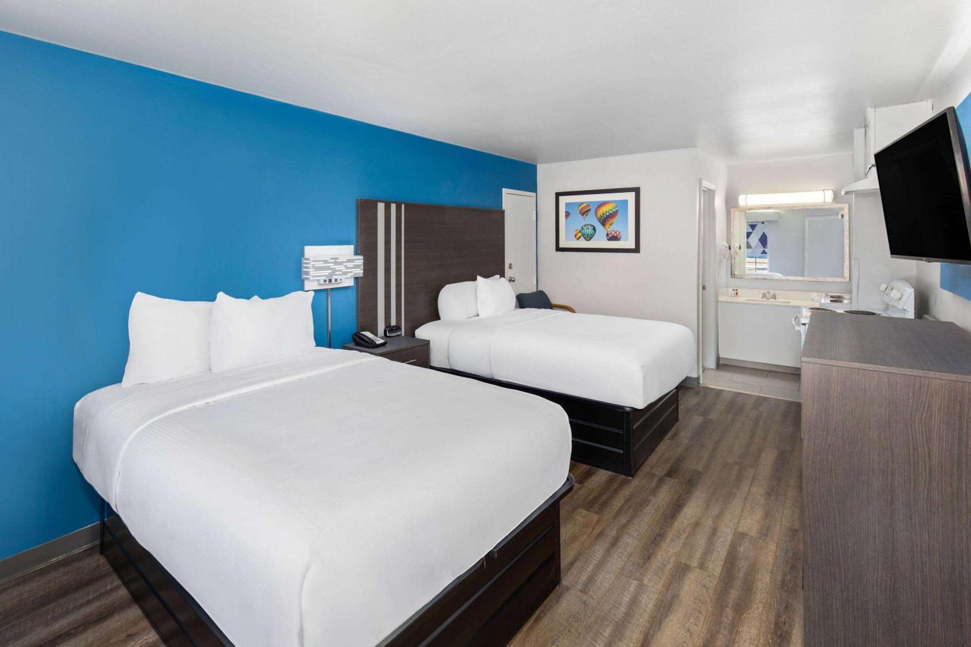 Baymont By Wyndham Selma Hotel Exterior photo