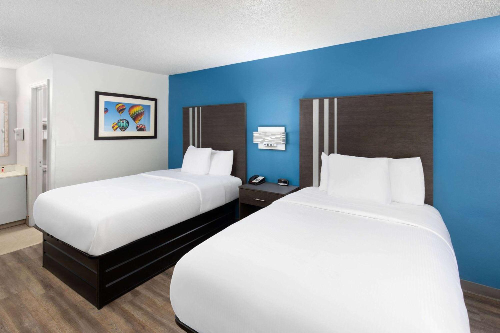 Baymont By Wyndham Selma Hotel Exterior photo