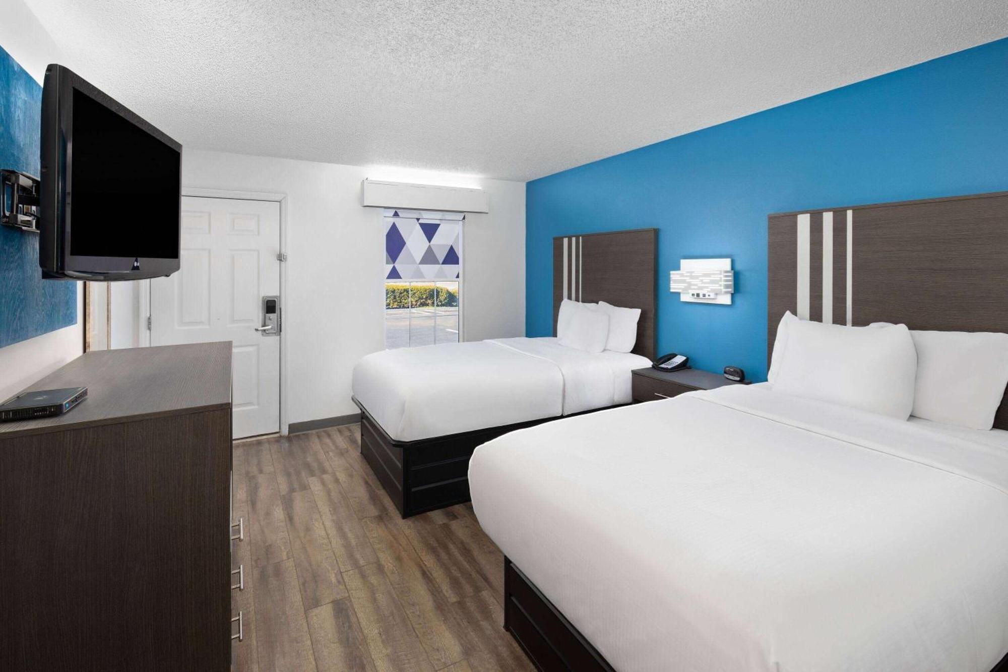Baymont By Wyndham Selma Hotel Exterior photo