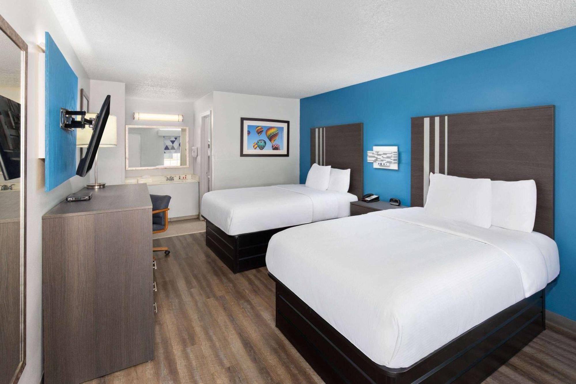 Baymont By Wyndham Selma Hotel Exterior photo