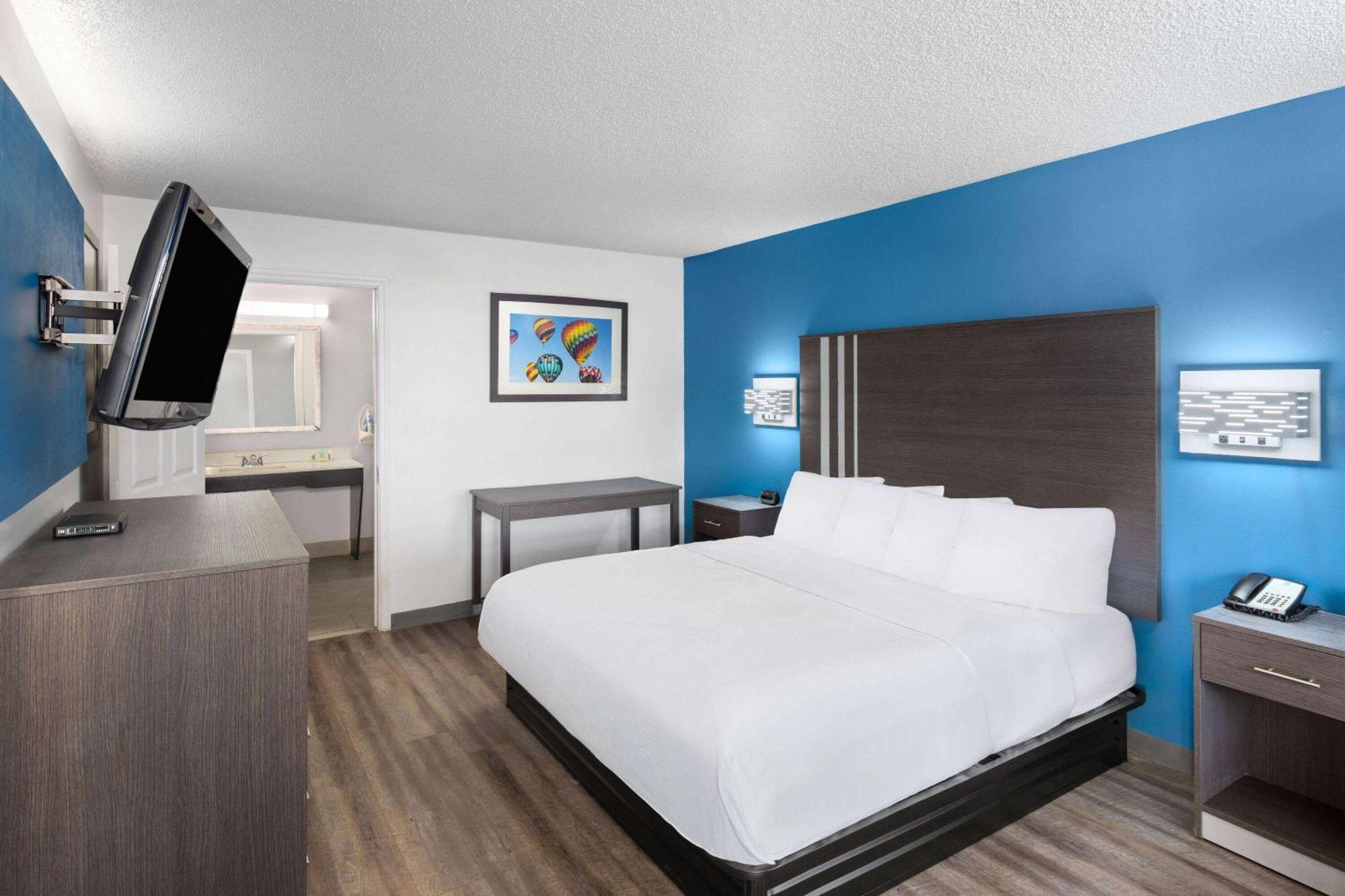 Baymont By Wyndham Selma Hotel Exterior photo