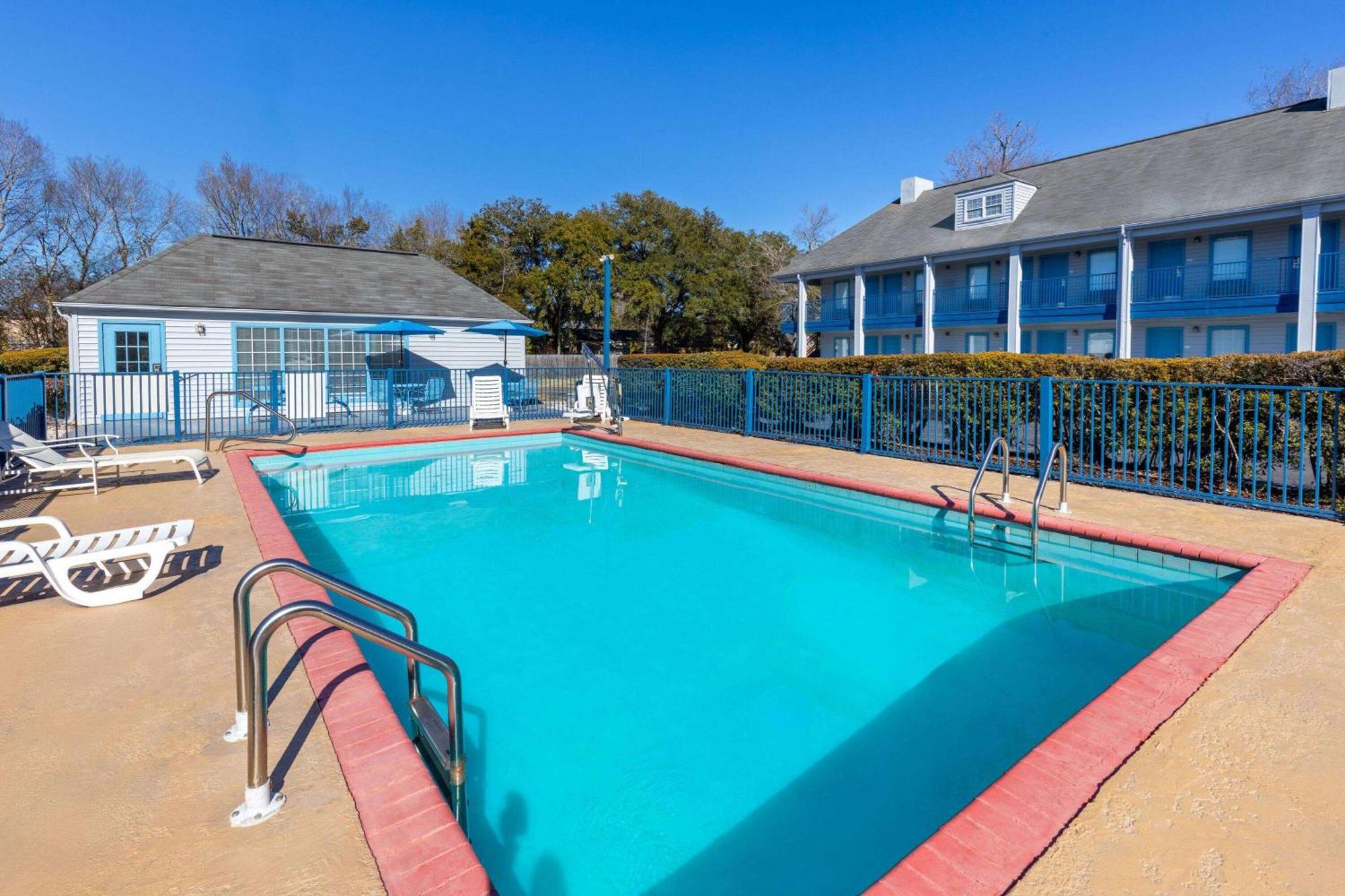 Baymont By Wyndham Selma Hotel Exterior photo
