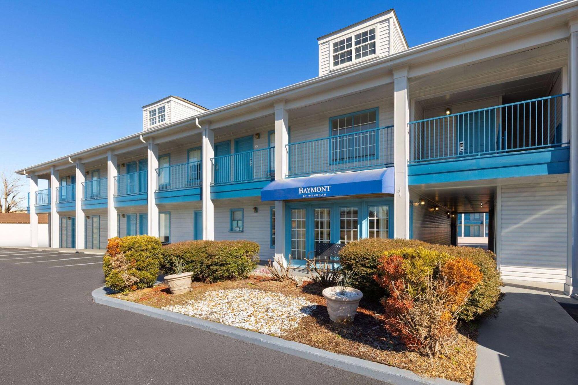 Baymont By Wyndham Selma Hotel Exterior photo
