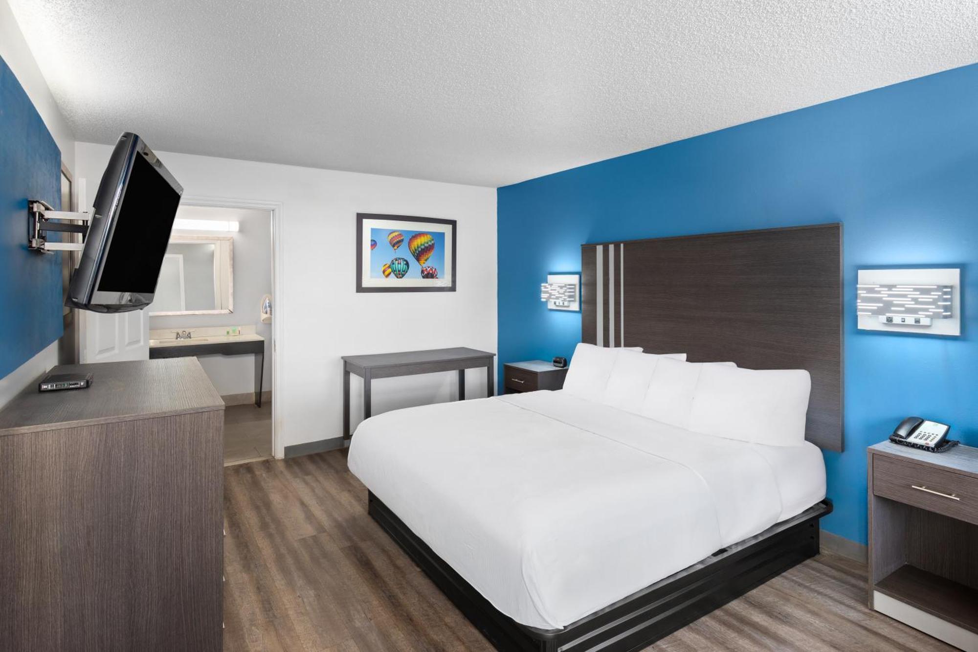 Baymont By Wyndham Selma Hotel Exterior photo