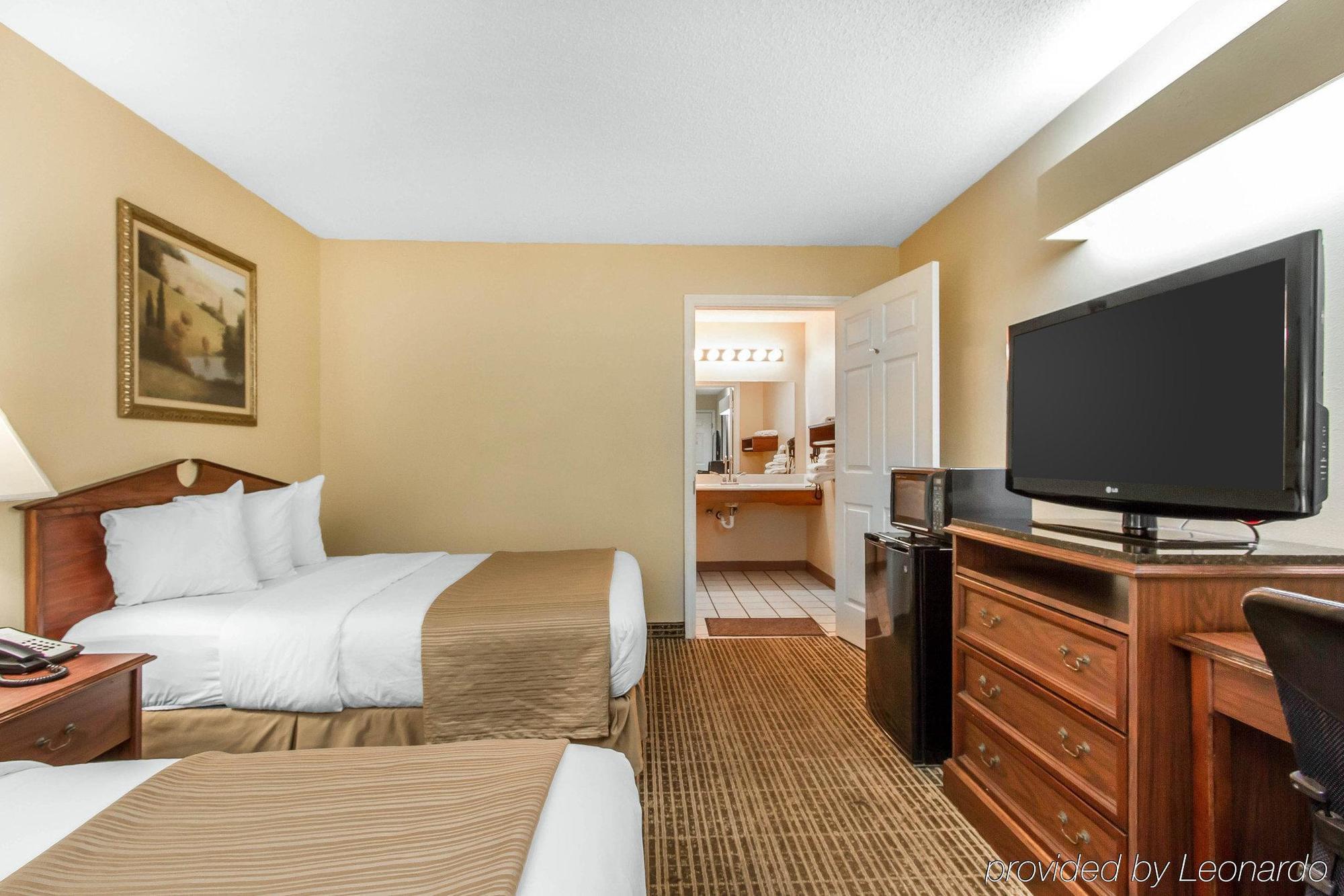 Baymont By Wyndham Selma Hotel Exterior photo