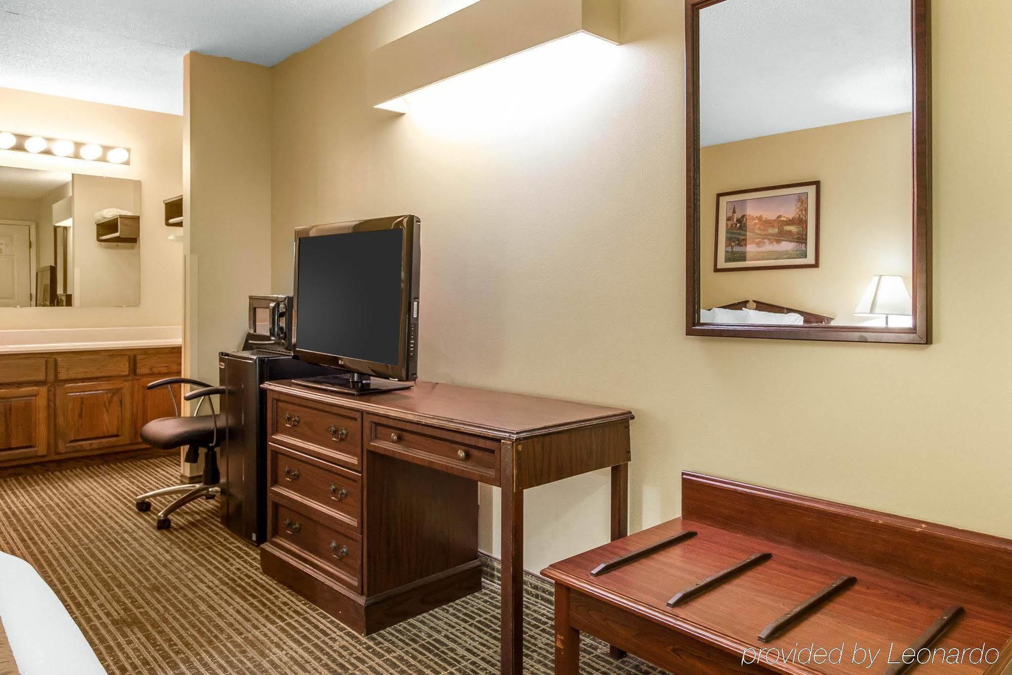 Baymont By Wyndham Selma Hotel Exterior photo