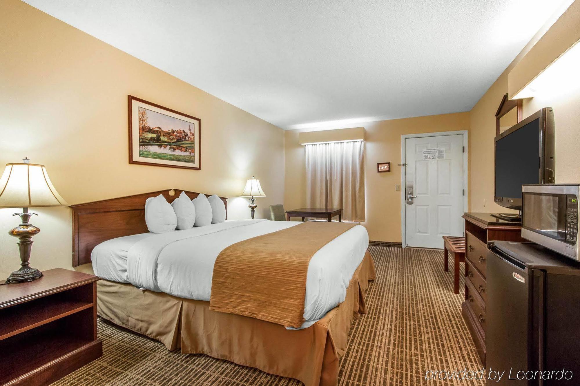 Baymont By Wyndham Selma Hotel Exterior photo