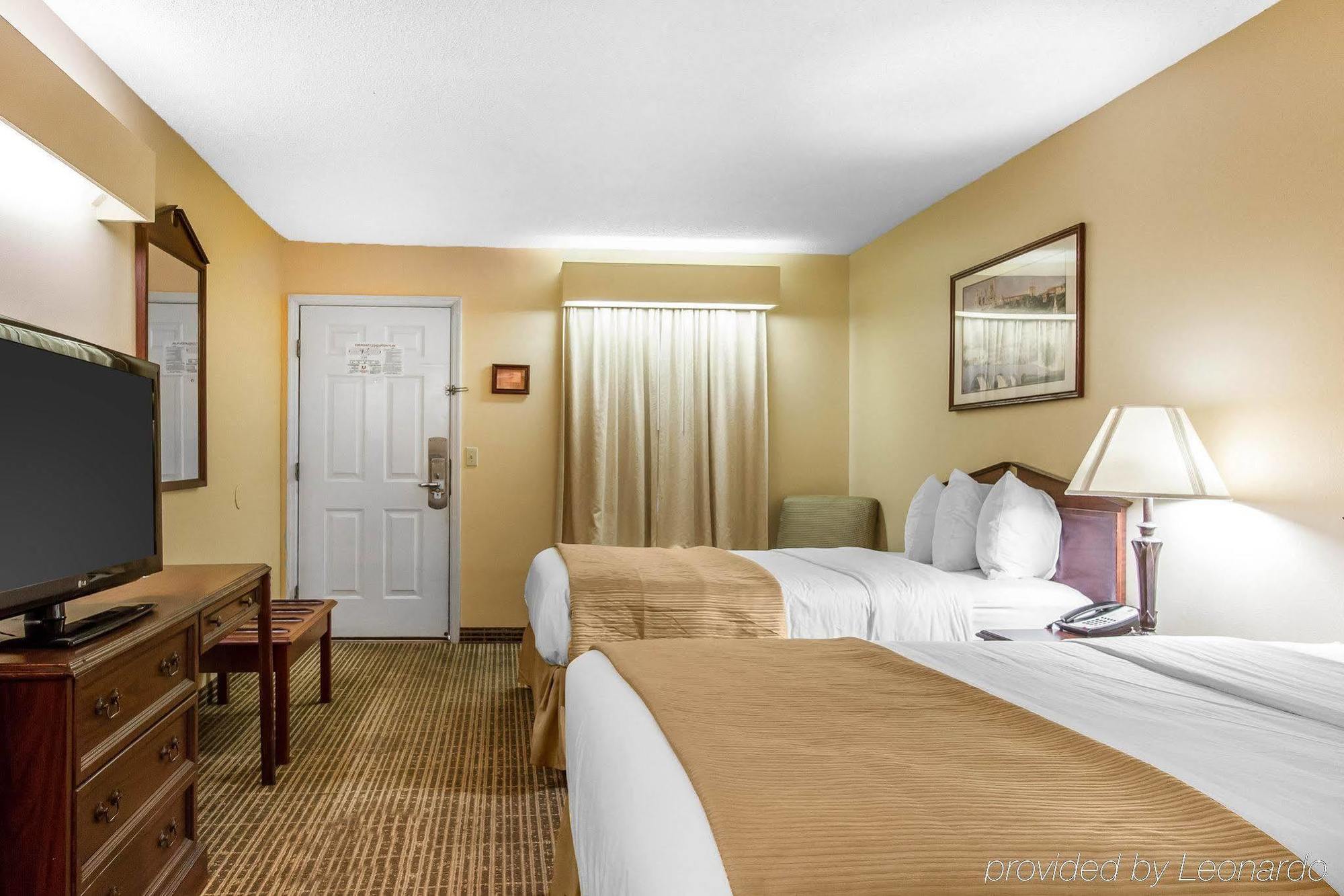 Baymont By Wyndham Selma Hotel Exterior photo